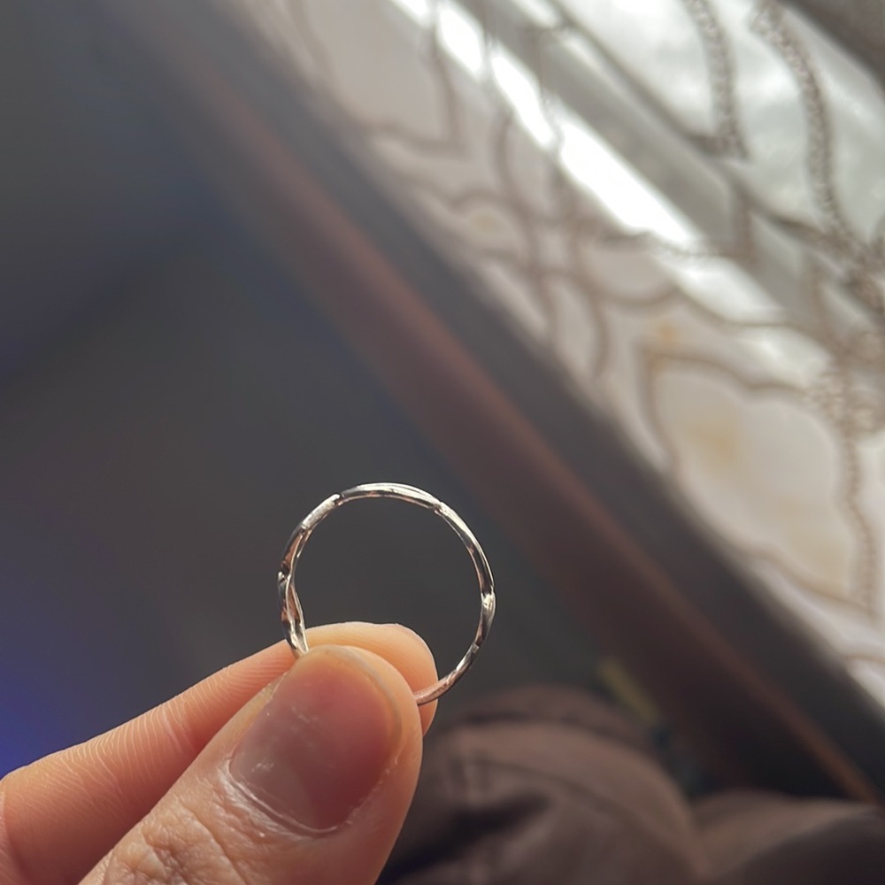 ring. - Picture 3 of 3